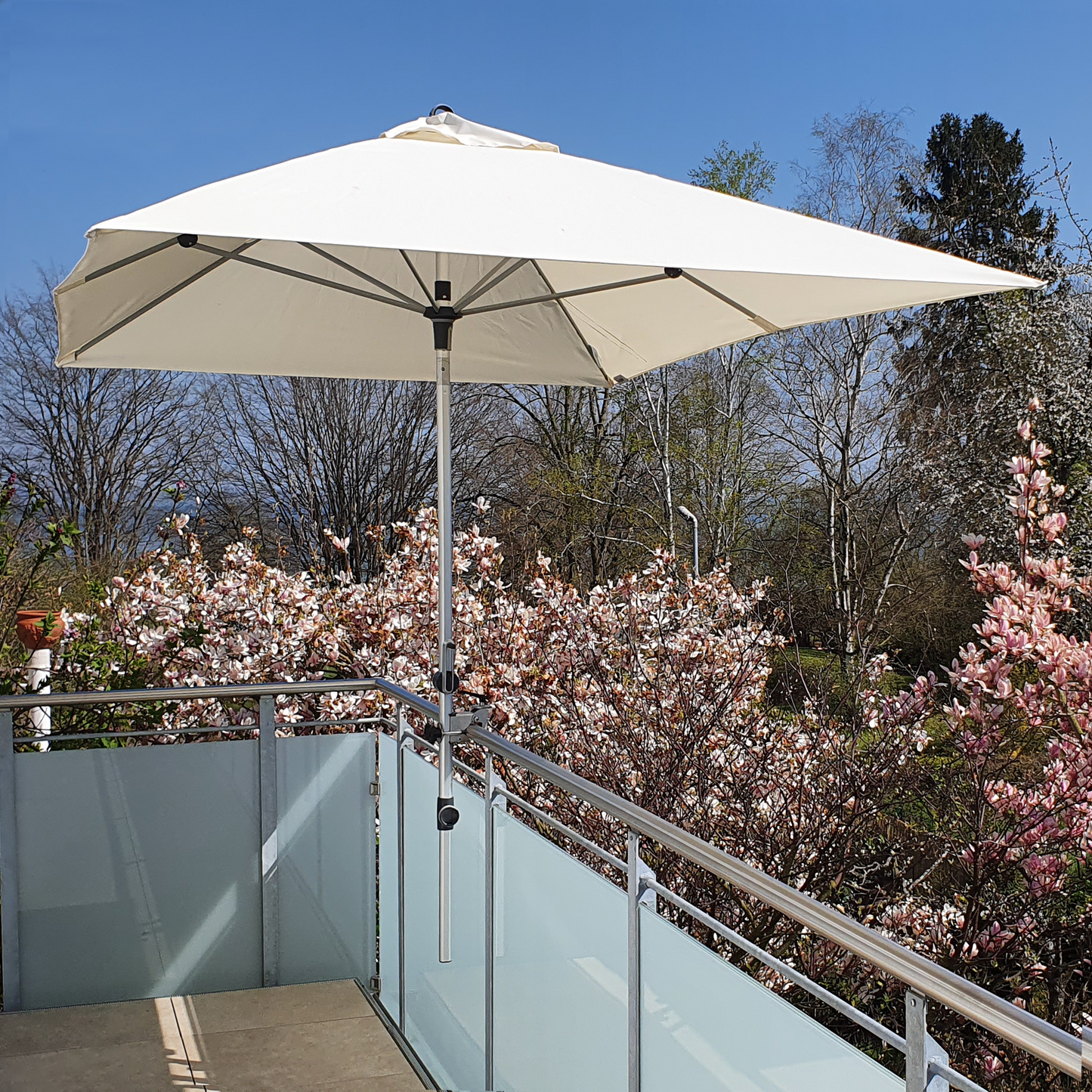 Sonnenschirm am Balkongeländer PARASOL CLAW